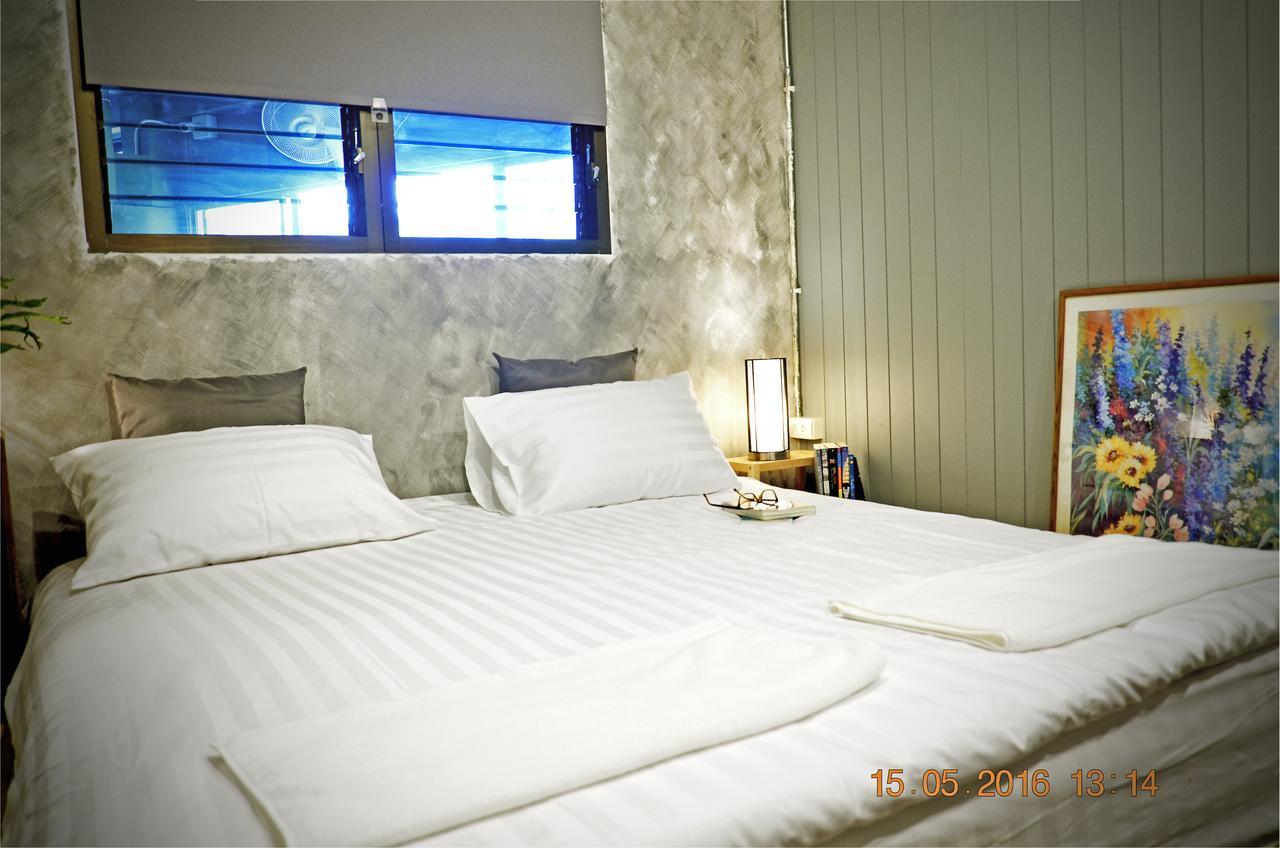Goodfellas Thong Lo Hostel #Check In Time Needed# Бангкок Экстерьер фото